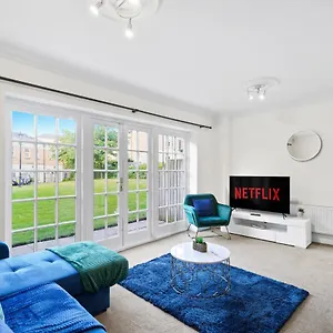 https://stunning-large-4-bedroom-house-in-york-city-centre.yorkshirehotels.net